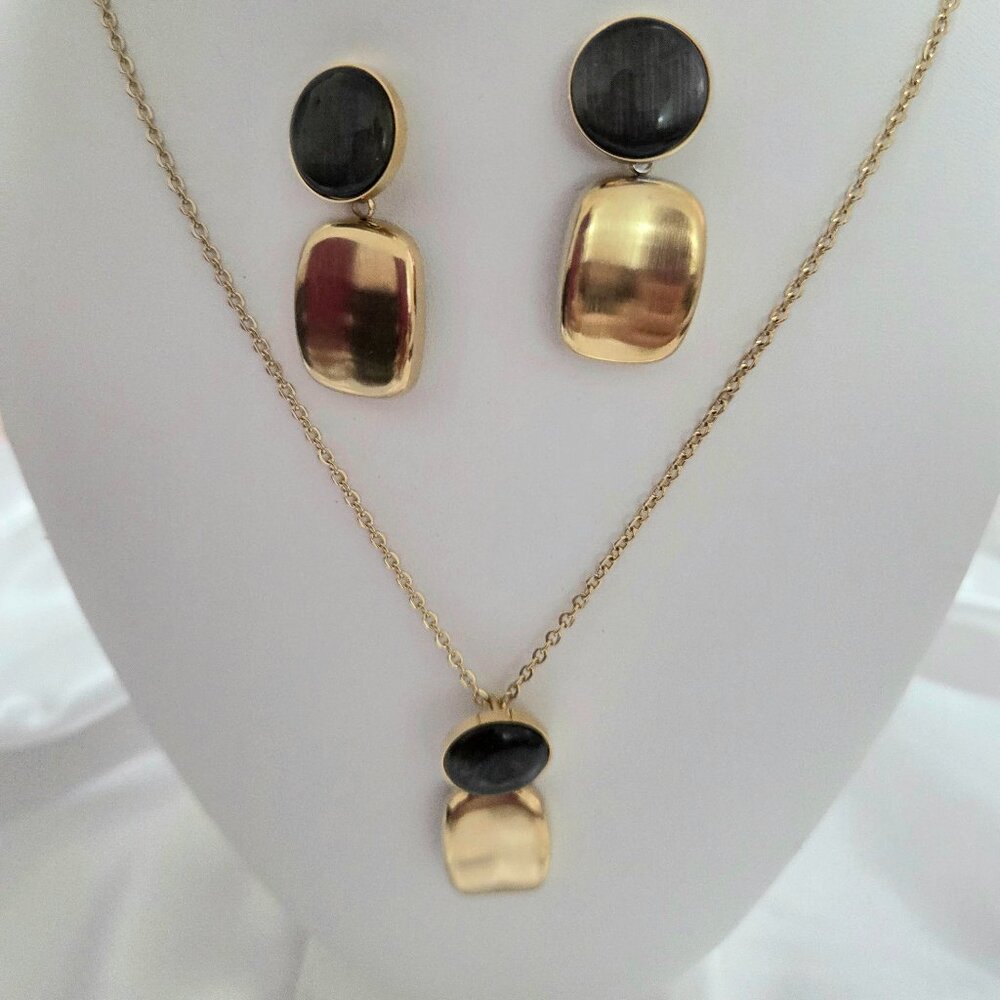 Set de Collar y Aretes en Acero Inoxidable